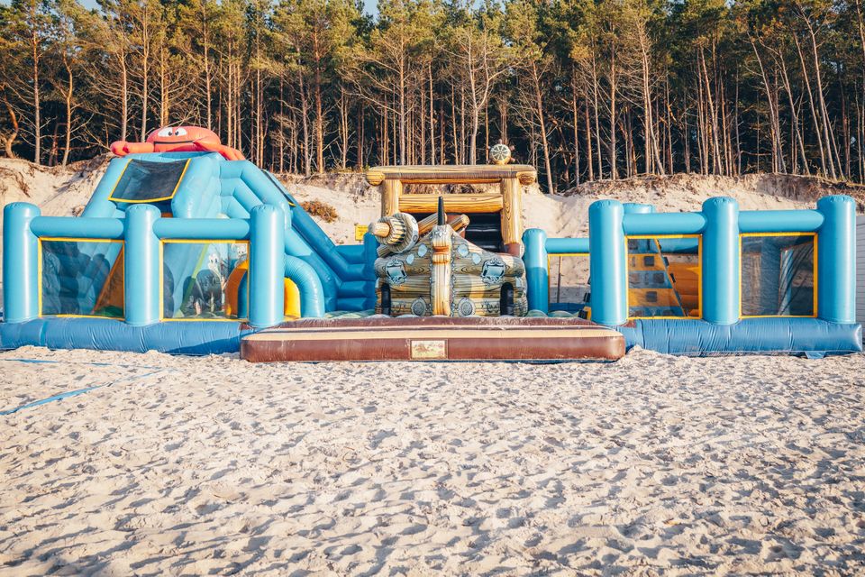 Inflatable castle on the beach - Hotel SENATOR